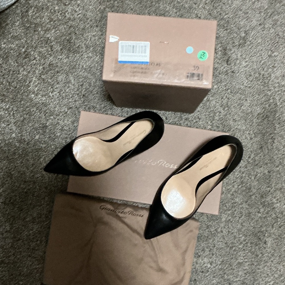 Gianvito Rossi Elegant Black Heels Napa leather